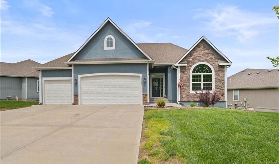 16746 Ruby Way, Basehor, KS 66007 - 4 Beds, 3 Bath