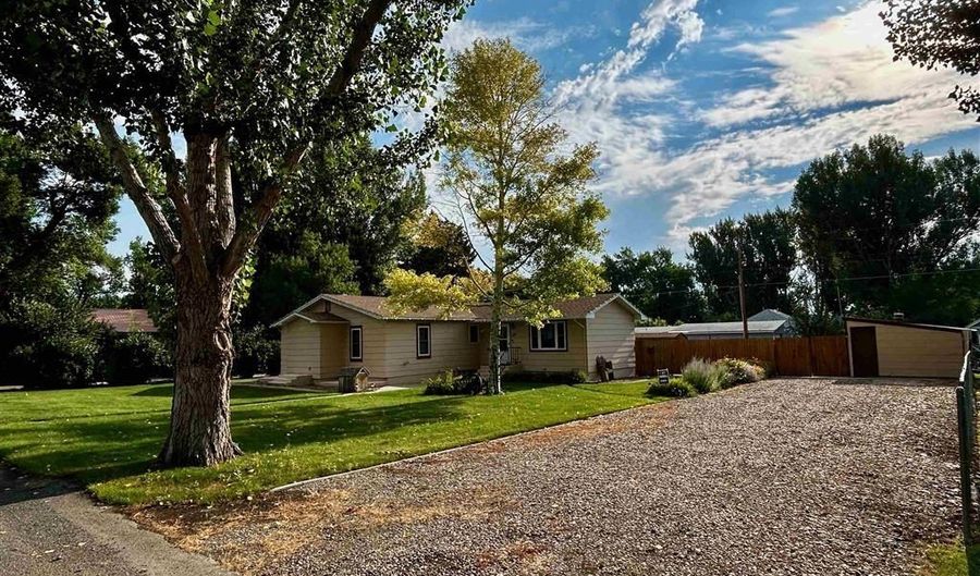 401 S 7th St, Basin, WY 82410 - 3 Beds, 1 Bath