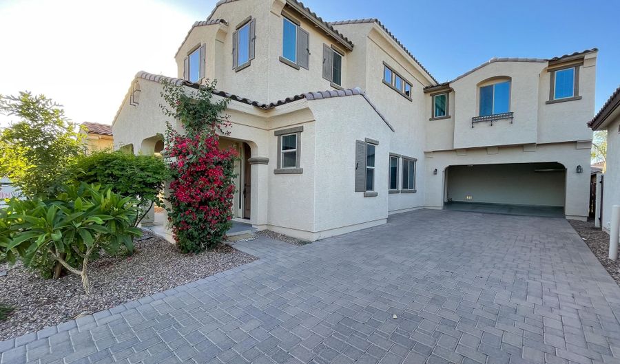 2902 E EBONY Dr, Chandler, AZ 85286 - 3 Beds, 3 Bath