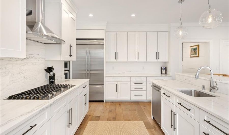 24 School St, Newport, RI 02840 - 4 Beds, 4 Bath