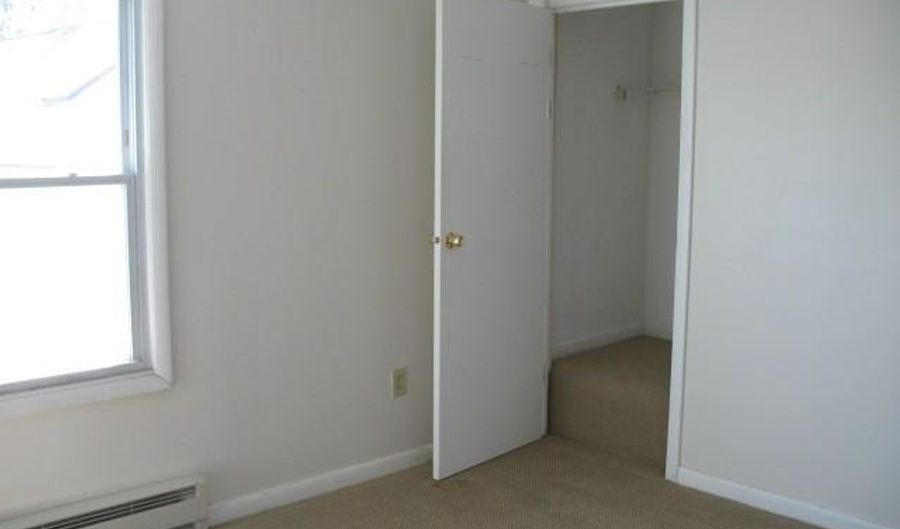 27 WEAVER Ave B, Newport, RI 02840 - 2 Beds, 2 Bath