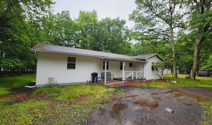 407 Mountain Rd, Albrightsville, PA 18210 - 2 Beds, 1 Bath