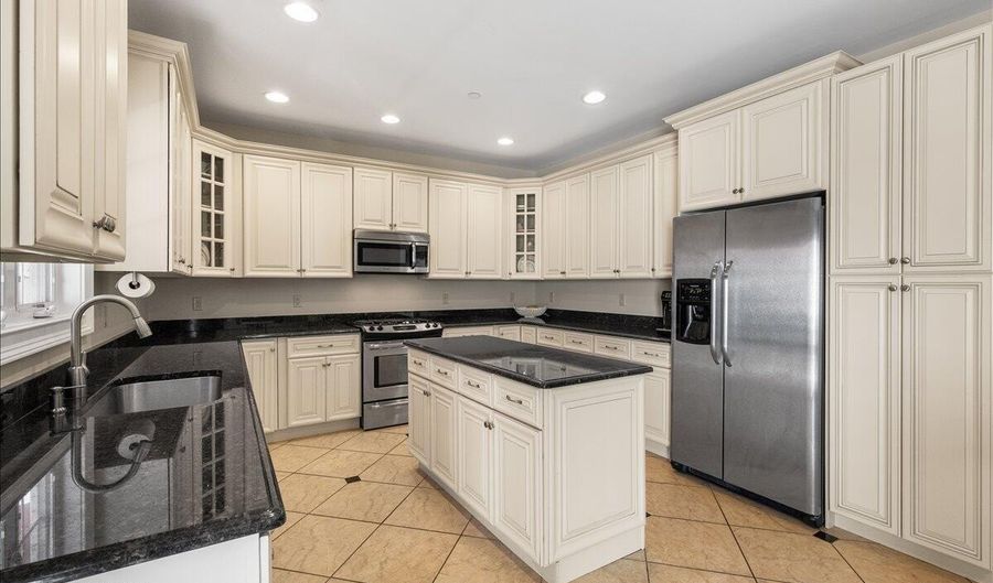 31 White Oak Ln, Aberdeen, NJ 07747 - 3 Beds, 4 Bath