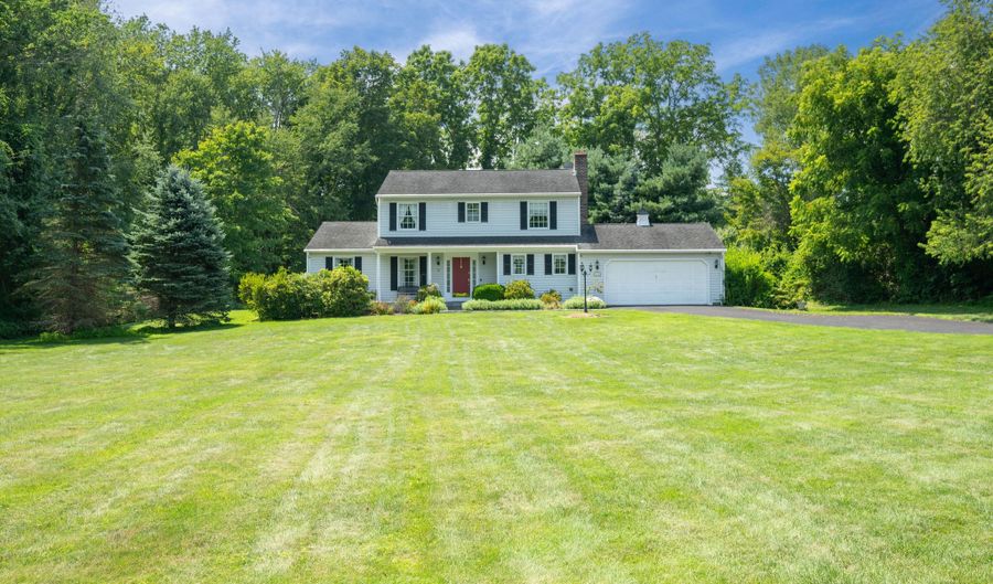 1 Guernsey Rd, Brookfield, CT 06804 - 4 Beds, 3 Bath