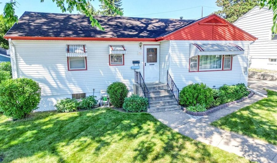 2124 D Ave E, Bismarck, ND 58501 - 3 Beds, 2 Bath