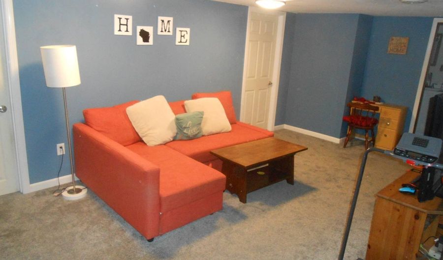 310 W Pine St, Abbotsford, WI 54405 - 3 Beds, 3 Bath