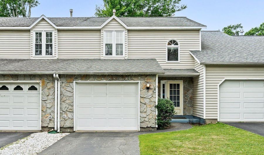 5 Woodside Dr, Albany, NY 12208 - 3 Beds, 2 Bath