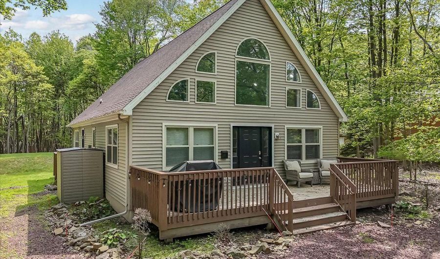 186 BRIER CREST Rd, Blakeslee, PA 18610 - 3 Beds, 2 Bath