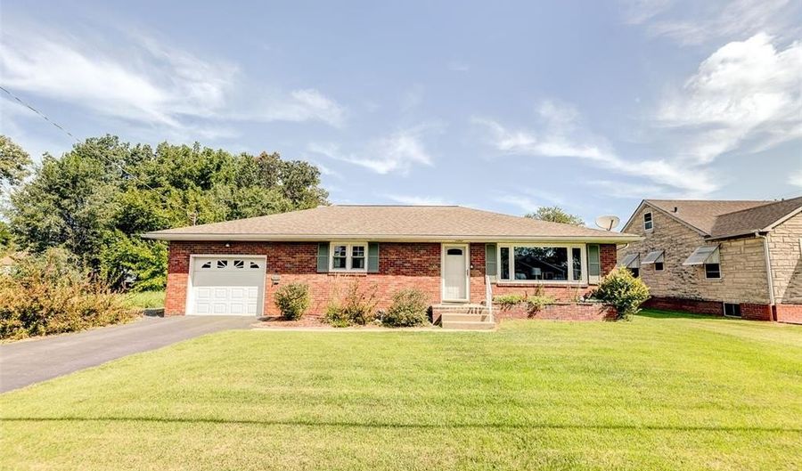 3448 Meridocia St, Alton, IL 62002 - 2 Beds, 2 Bath