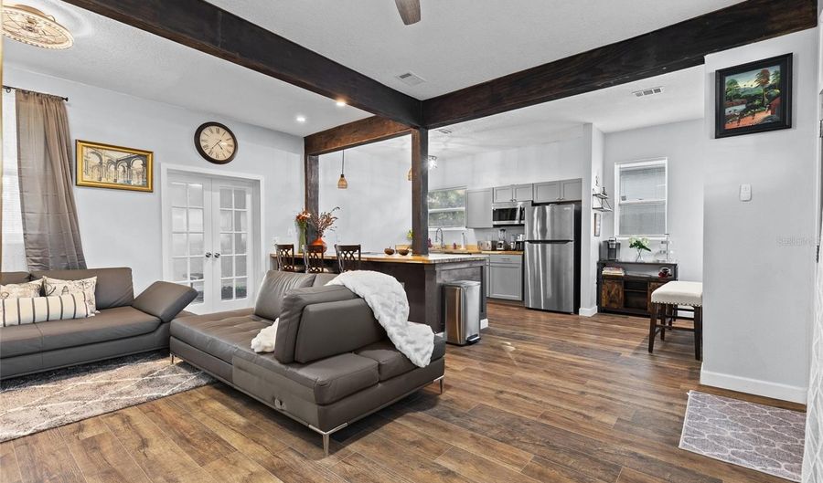 234 W MAGNOLIA St, Apopka, FL 32703 - 3 Beds, 2 Bath