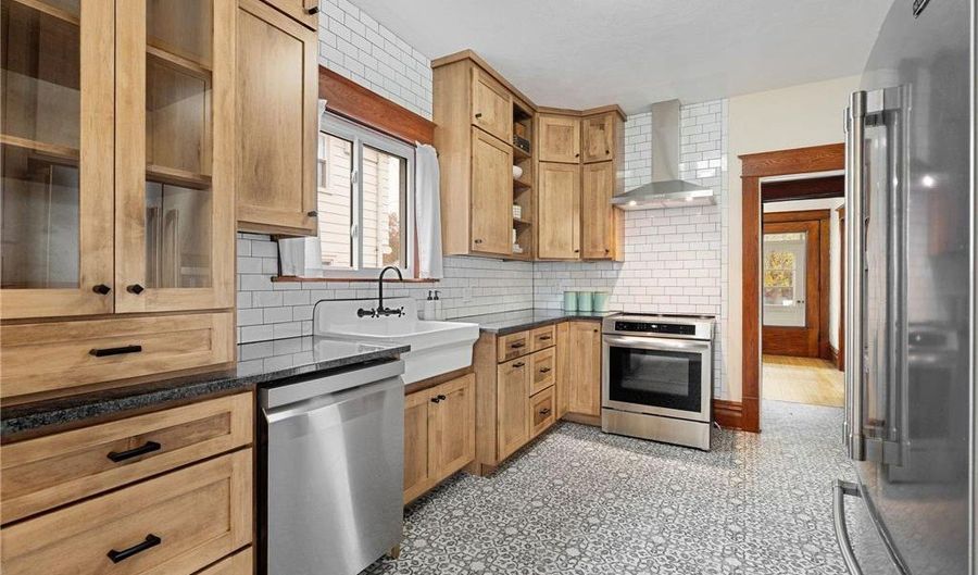 701 11th St NW, Austin, MN 55912 - 3 Beds, 1 Bath