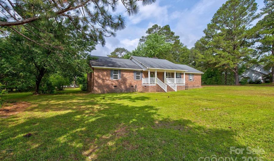 589 White Pines Cir, Camden, SC 29020 - 3 Beds, 2 Bath