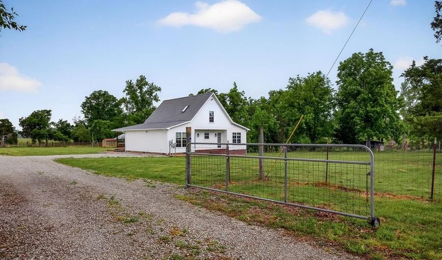 8495 Baxter Rd, Baxter, TN 38544 - 3 Beds, 2 Bath