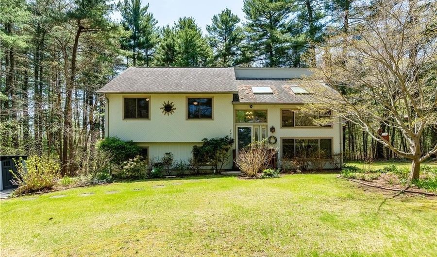 173 Whaley Hollow Rd, Coventry, RI 02891 - 3 Beds, 3 Bath