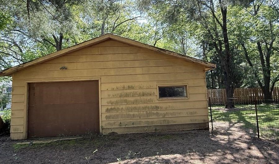 216 N Kenwood St, Adams, WI 53910 - 2 Beds, 1 Bath