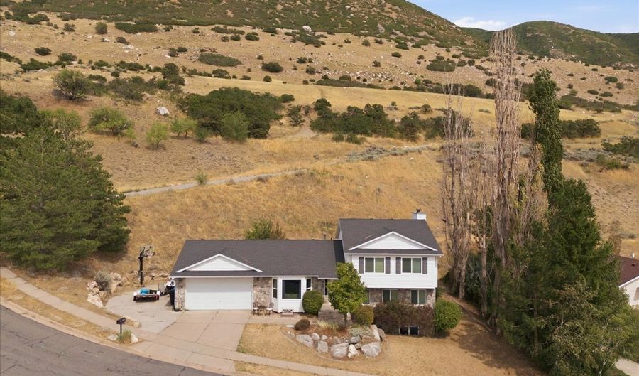 1896 N 350 E, Centerville, UT 84014 - 6 Beds, 4 Bath
