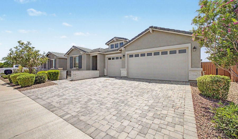 11081 W HADLEY St, Avondale, AZ 85323 - 4 Beds, 4 Bath