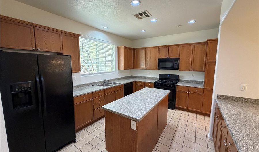 9033 Attractive Ct, Las Vegas, NV 89149 - 4 Beds, 3 Bath