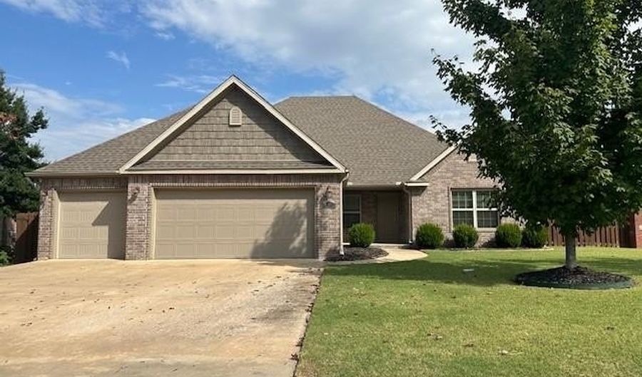 6704 Pilgrim Rd, Bentonville, AR 72713 - 4 Beds, 2 Bath