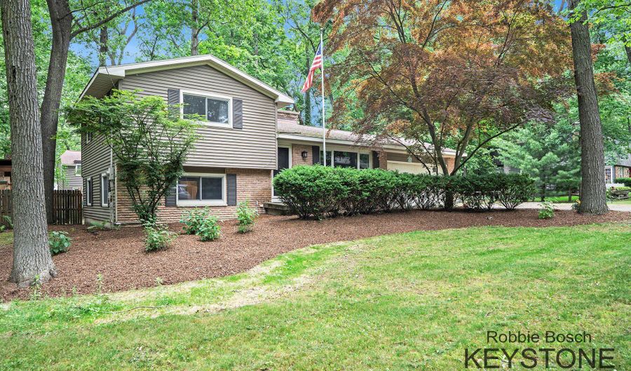 7395 Sheffield Dr SE, Ada, MI 49301 - 3 Beds, 2 Bath