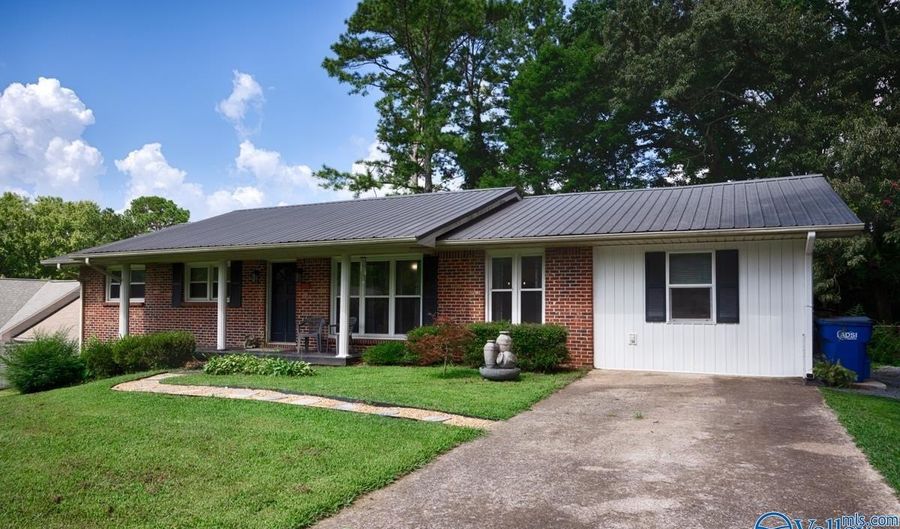 121 11th Pl NW, Arab, AL 35016 - 5 Beds, 3 Bath