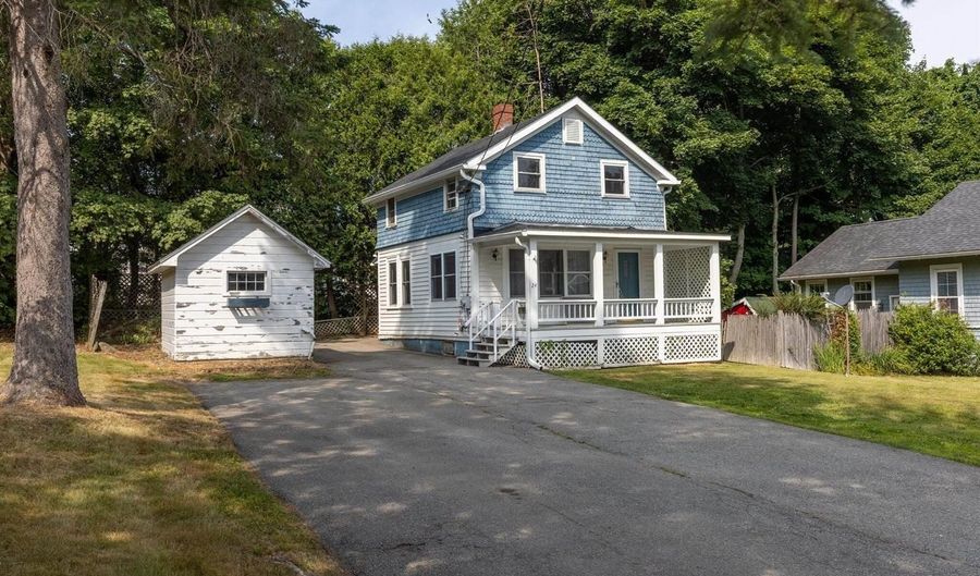 24 Warwick St, Bangor, ME 04401 - 3 Beds, 1 Bath