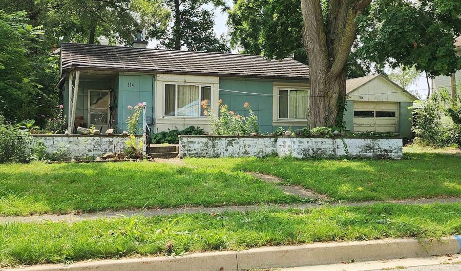 314 E Gilmore St, Angola, IN 46703 - 2 Beds, 1 Bath