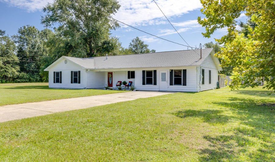 5811 Monroe St, Baker, FL 32531 - 3 Beds, 3 Bath