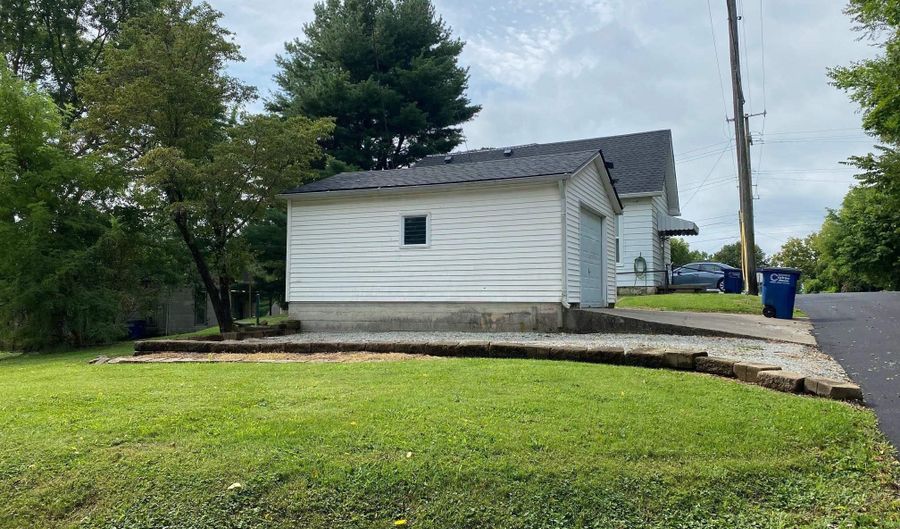 435 16th St, Bedford, IN 47421 - 3 Beds, 2 Bath