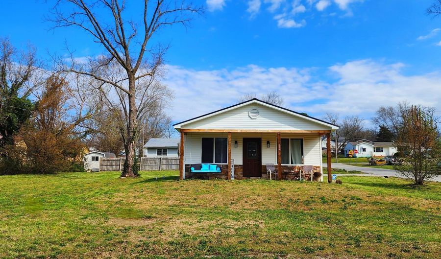 604 Marvin Ave, Ava, MO 65608 - 2 Beds, 1 Bath