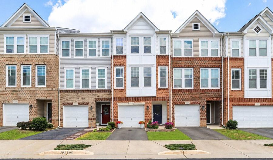 43274 NOVI Ter, Ashburn, VA 20147 - 3 Beds, 4 Bath