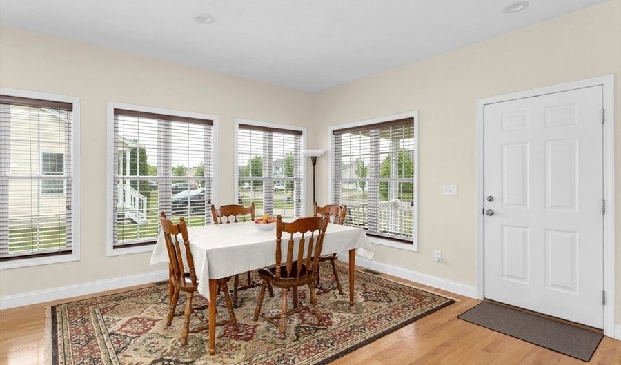 4 Candlelight Ln, Bellingham, MA 02019 - 3 Beds, 3 Bath