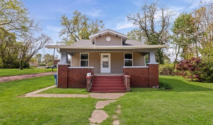 1129 E 7th St, Alton, IL 62002 - 2 Beds, 1 Bath