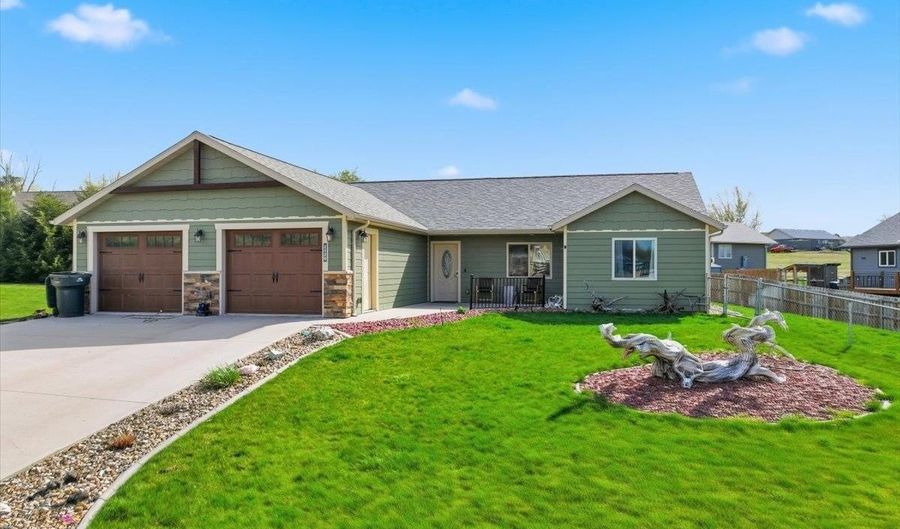 2120 Sierra Dr, Belle Fourche, SD 57717 - 3 Beds, 2 Bath