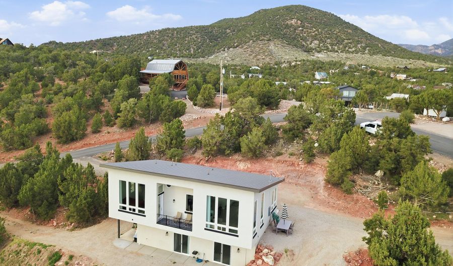 442 E PINE VIEW Dr, Central, UT 84722 - 3 Beds, 3 Bath