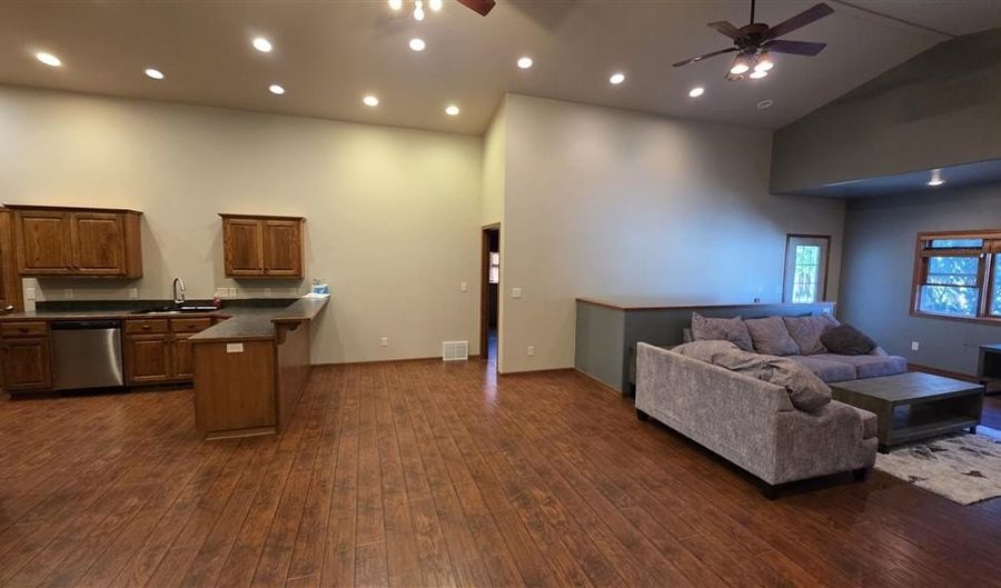 913 34th St, Cody, WY 82414 - 4 Beds, 2 Bath