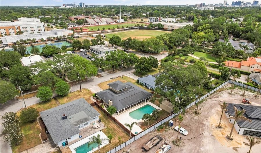 3334 N WESTMORELAND Dr, Orlando, FL 32804 - 5 Beds, 3 Bath