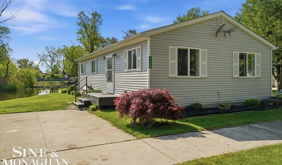 2122 Michigan St, Algonac, MI 48001 - 3 Beds, 2 Bath