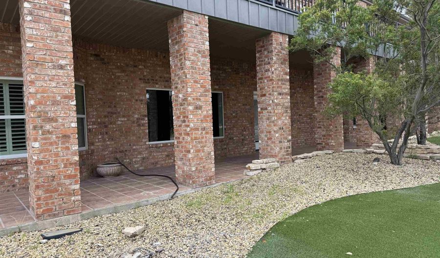 808 Dennis Way, Carlsbad, NM 88220 - 4 Beds, 4 Bath