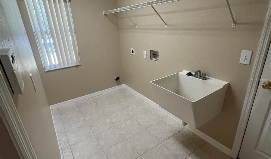 2007 BEARDSLEY Dr, Apopka, FL 32703 - 5 Beds, 3 Bath