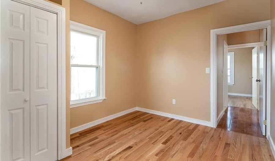 137 Deacon St, Bridgeport, CT 06607 - 3 Beds, 1 Bath