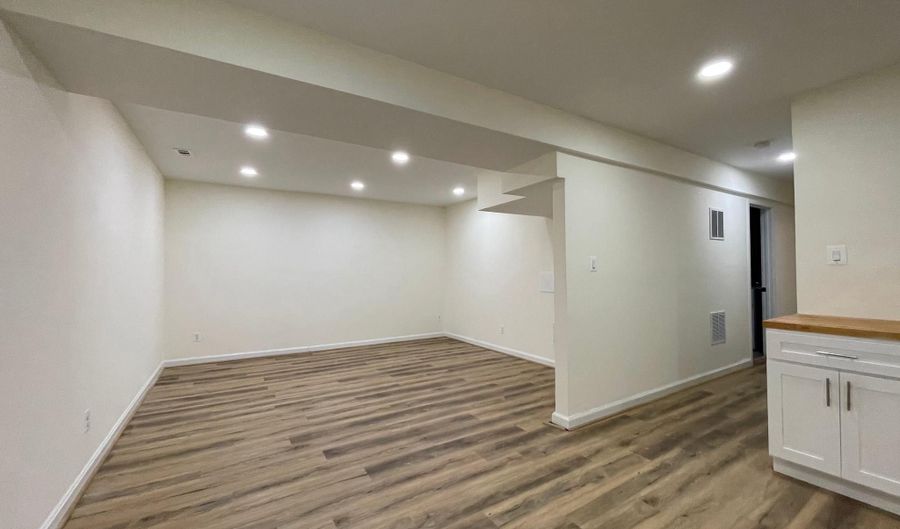 5236 POOKS HILL Rd D-23, Bethesda, MD 20814 - 3 Beds, 4 Bath