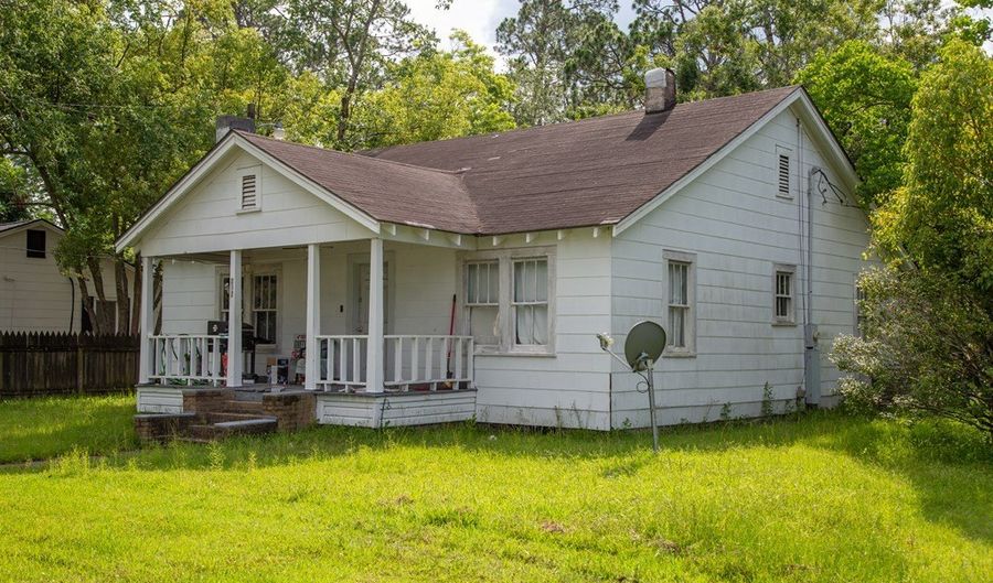 207 Thomas Sreet, Baxley, GA 31513 - 3 Beds, 1 Bath