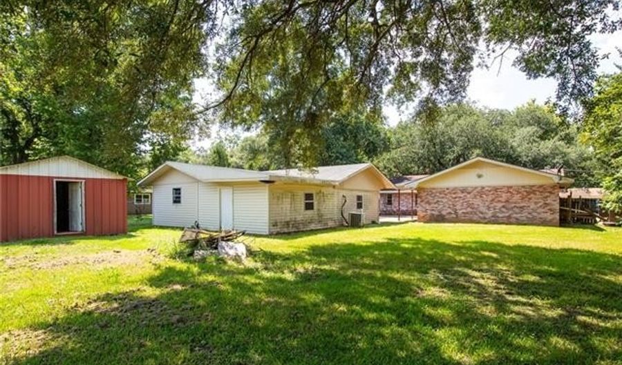 5715 CIRCLE Dr, Alexandria, LA 71301 - 3 Beds, 3 Bath