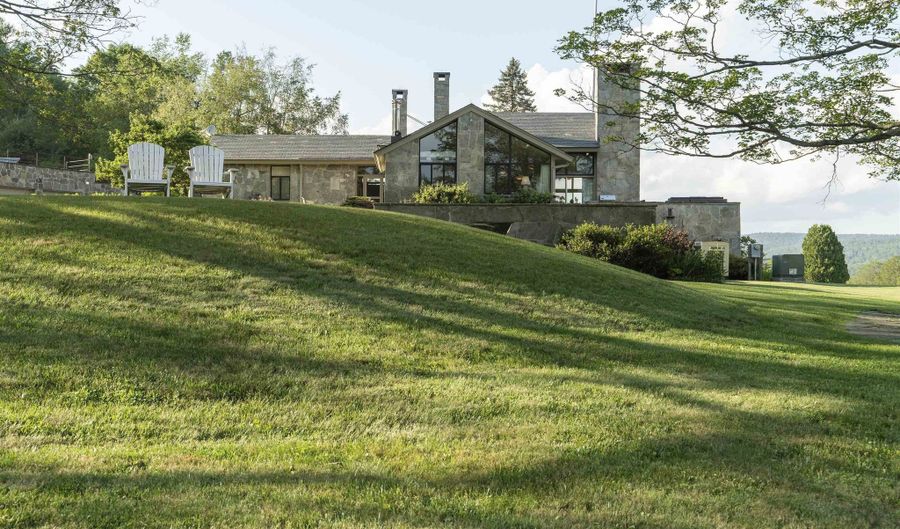 611 Simmons Rd, Andover, VT 05143 - 2 Beds, 4 Bath