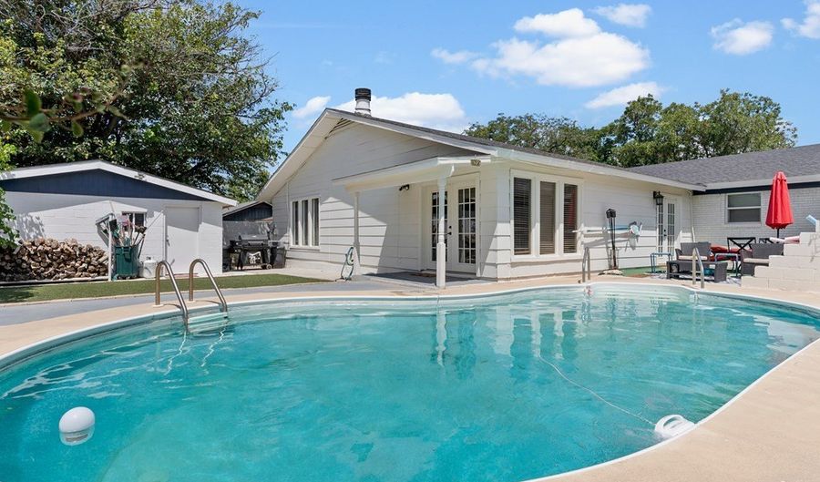 1305 NW 12th St, Andrews, TX 79714 - 4 Beds, 3 Bath