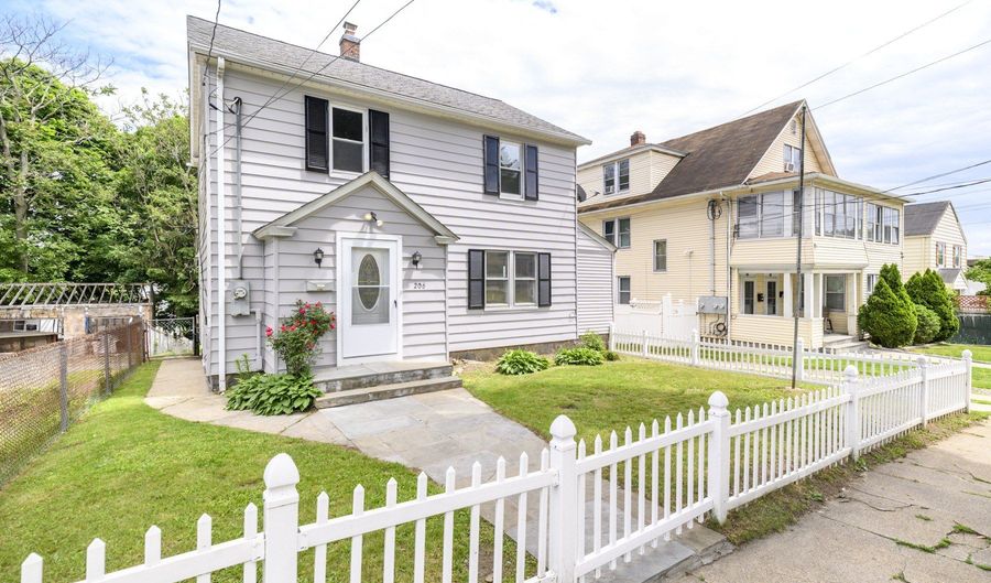 206 Ridgefield Ave, Bridgeport, CT 06610 - 4 Beds, 2 Bath