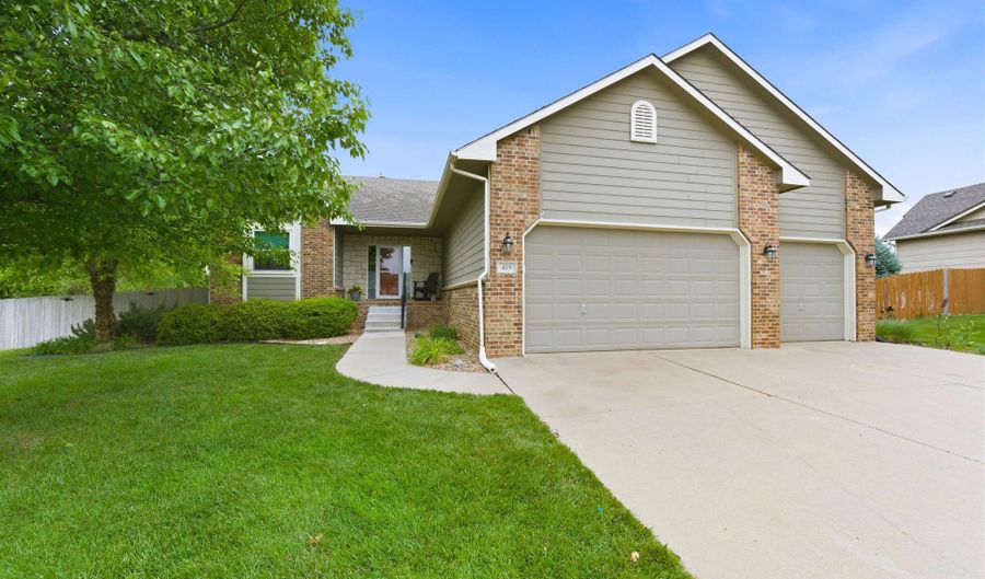 419 S Quail Run Ct, Andover, KS 67002 - 4 Beds, 3 Bath