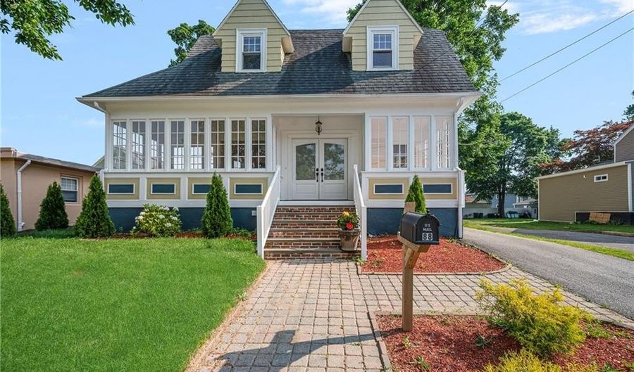 88 Wentworth Ave, Cranston, RI 02905 - 4 Beds, 4 Bath