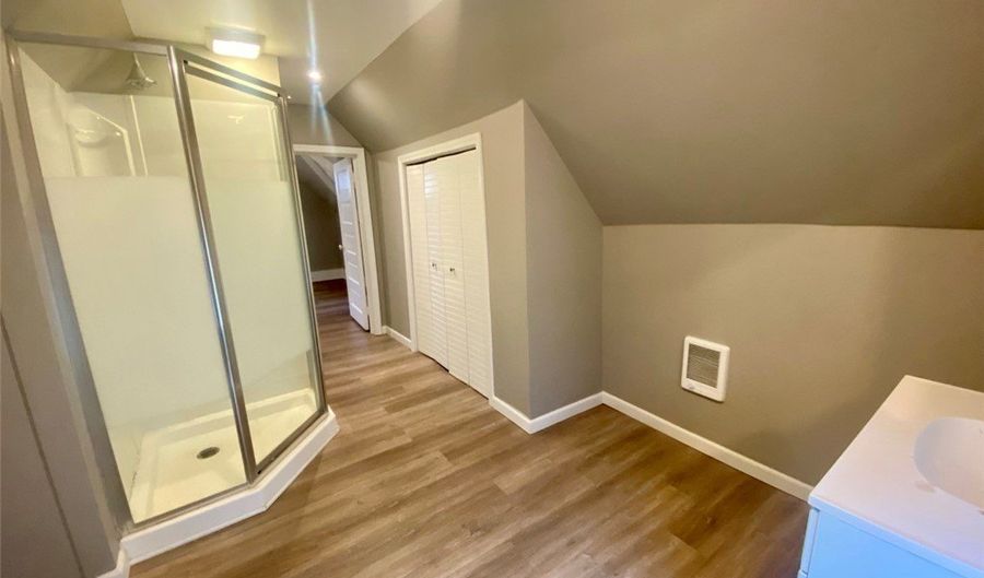 69 Oakdale Ave 2, Akron, OH 44302 - 3 Beds, 2 Bath